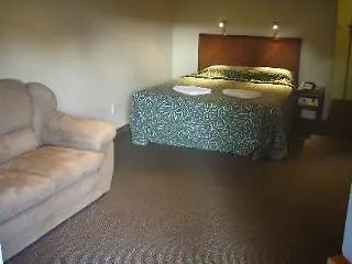 Airport Palms Hotel